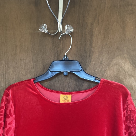3/$45 Ruby rd velvet red top with abstract animal print leopard print sleeves PL - Picture 7 of 17
